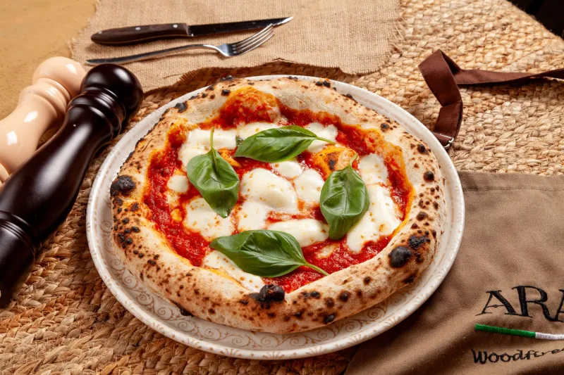 Stili di Pizza che Non Invecchiano: Perché Alcuni Pizzaioli Scelgono la Fedeltà come Forma di Coraggio